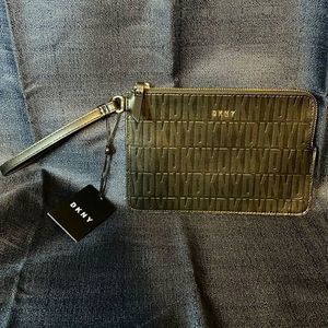 BNWT DKNY Wristlet Donna Karen New York‎